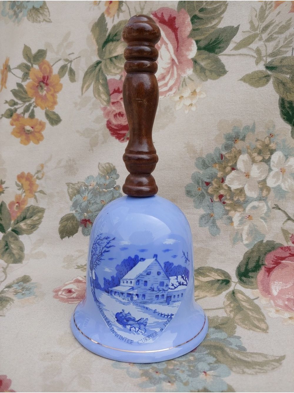 Vintage 1979 Currier & Ives Blue Porcelain Bell Musical Box
